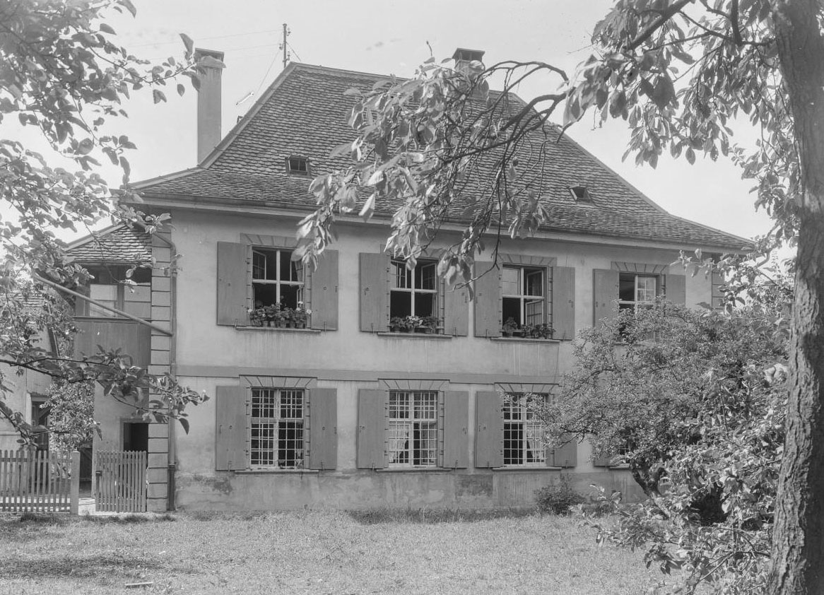 Das alte Binninger Pfarrhaus, Foto um 1953.#Staatsarchiv Basel-Stadt NEG. A 3714